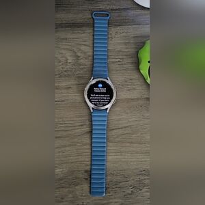 Samsung 4 Classic Smartwatch with Blue Magnetic Band Plus 9 More Bands!!! 46mm